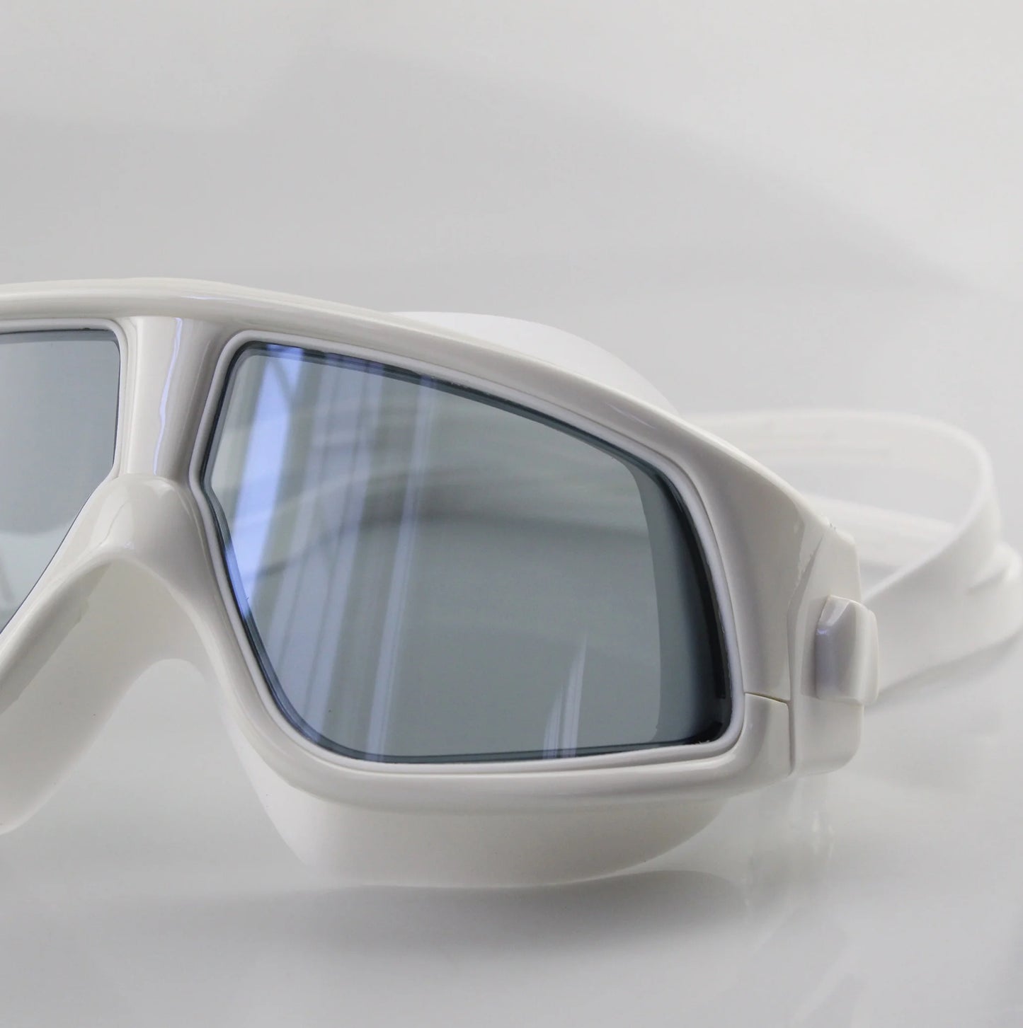 Swim Goggles No Leaking Anti-Fog Pool Goggles Swimming Goggles for Adult Men Women Youth, UV Protection 180° Clear Vision-White