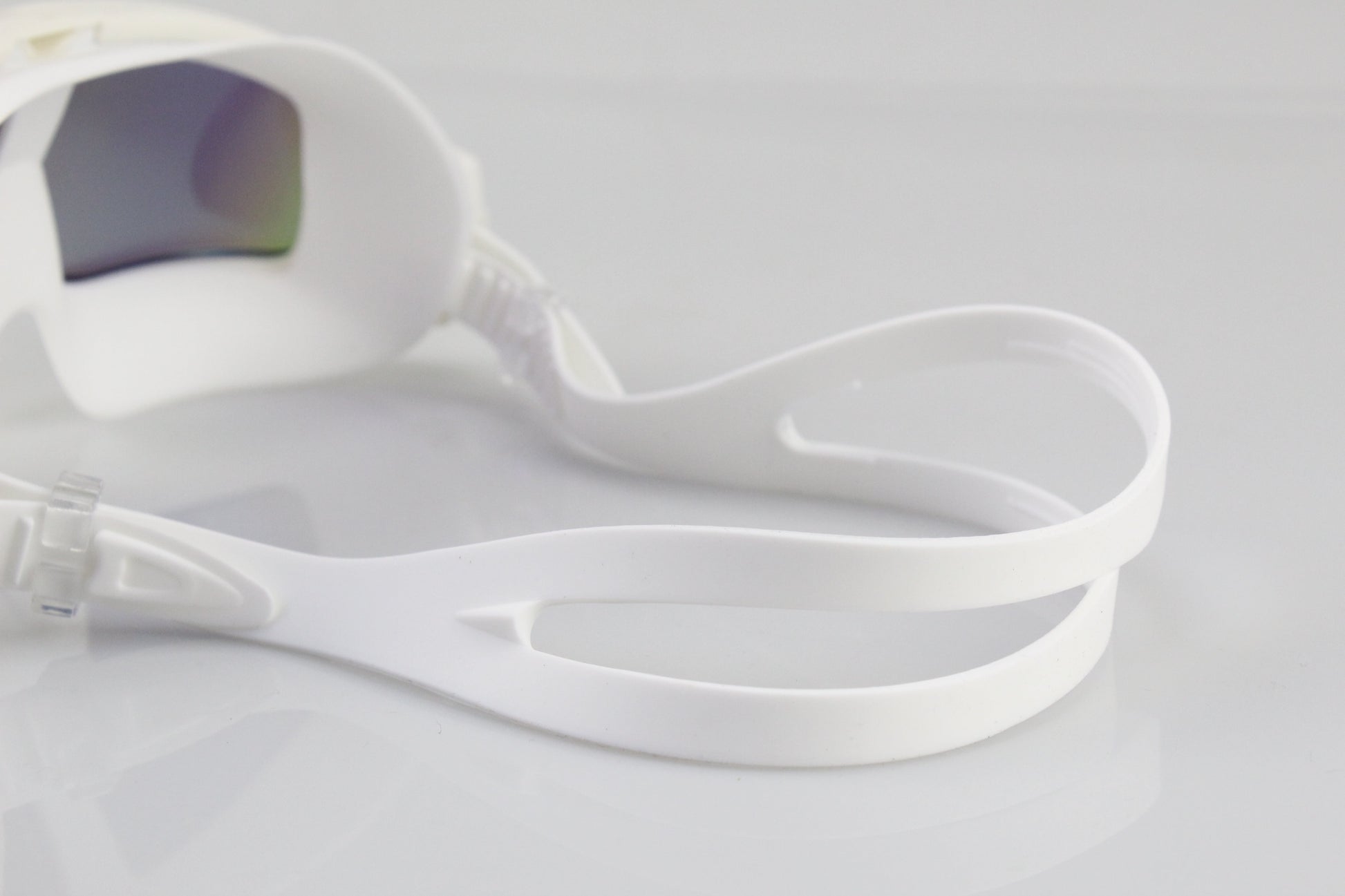 Swim Goggles No Leaking Anti-Fog Pool Goggles Swimming Goggles for Adult Men Women Youth, UV Protection 180° Clear Vision-White
